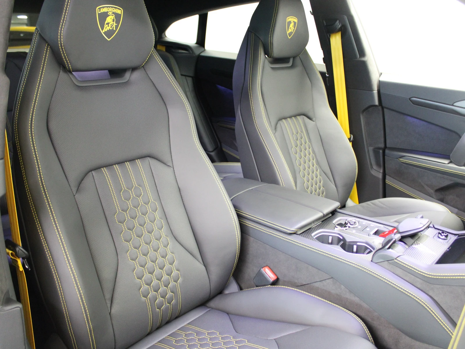 Lamborghini Urus SE, 7/8