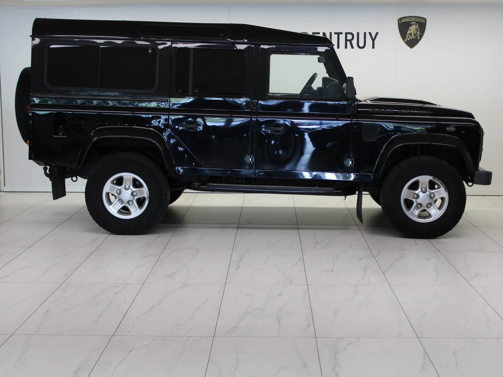 Land Rover Defender 110 Td4 Station Wagon, 2/8