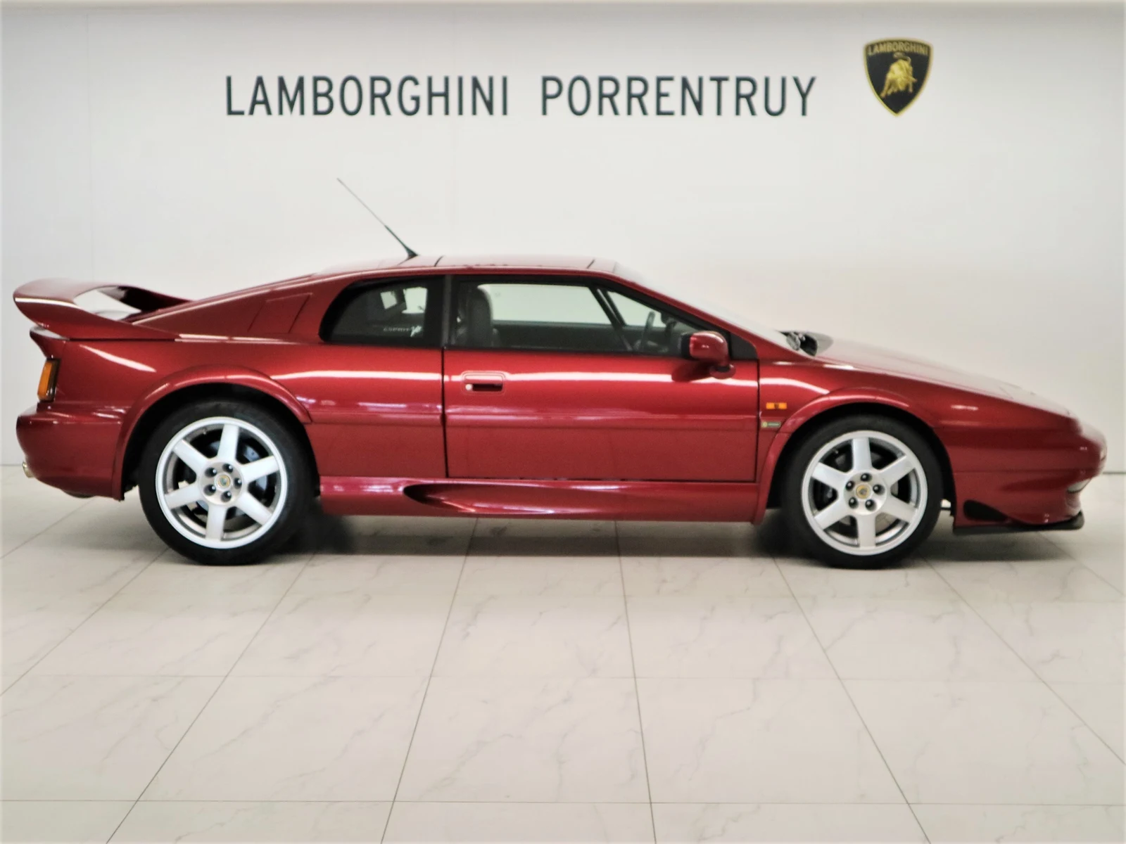 Lotus Esprit V8 GT, 2/8