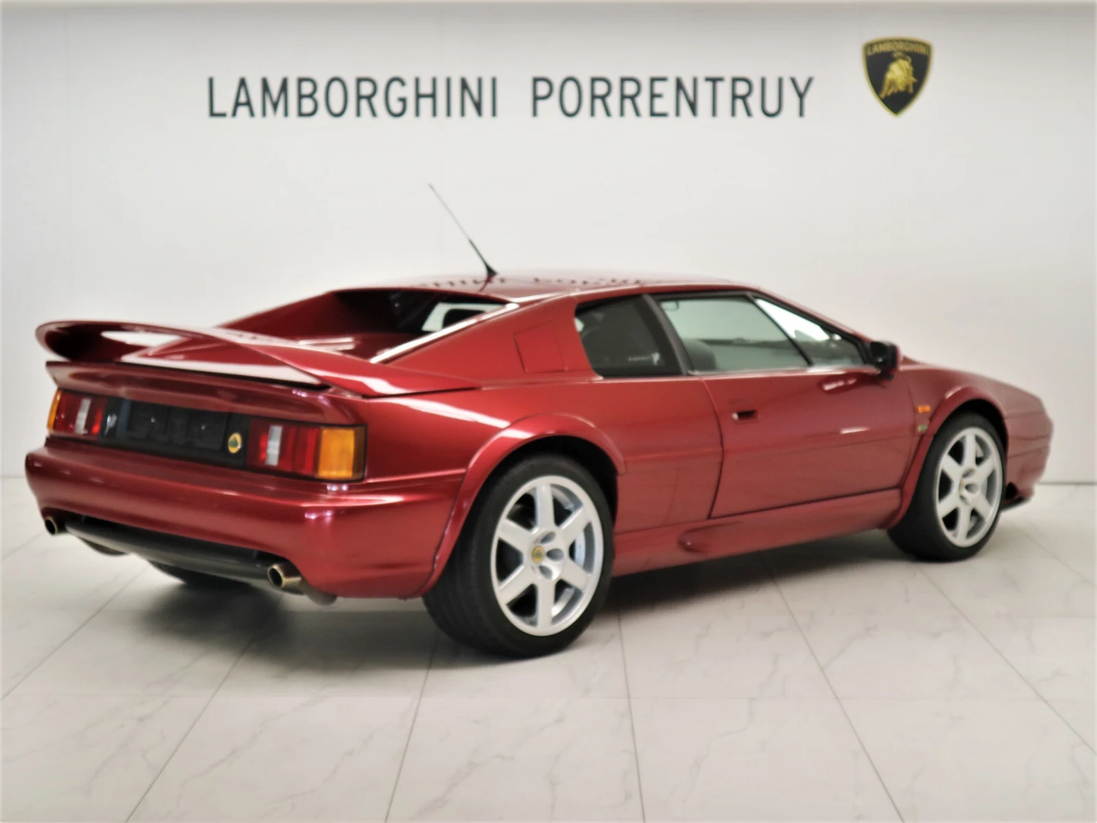 Lotus Esprit V8 GT, 3/8