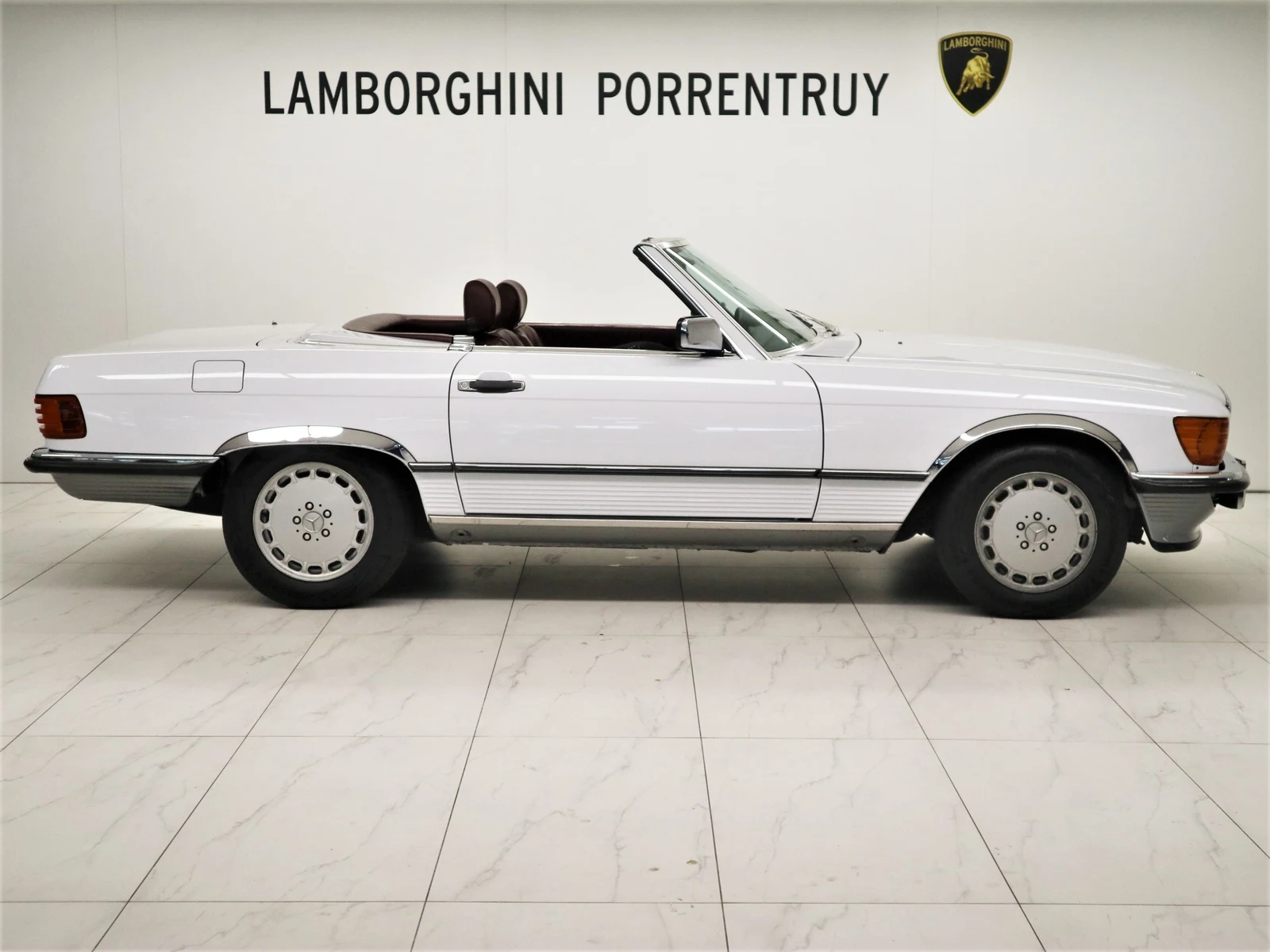 Mercedes-Benz 300 SL (R107), 2/10