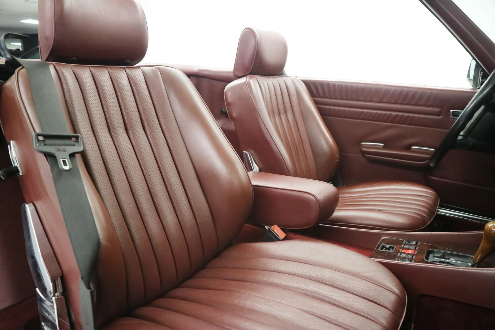 Mercedes-Benz 300 SL (R107), 9/10