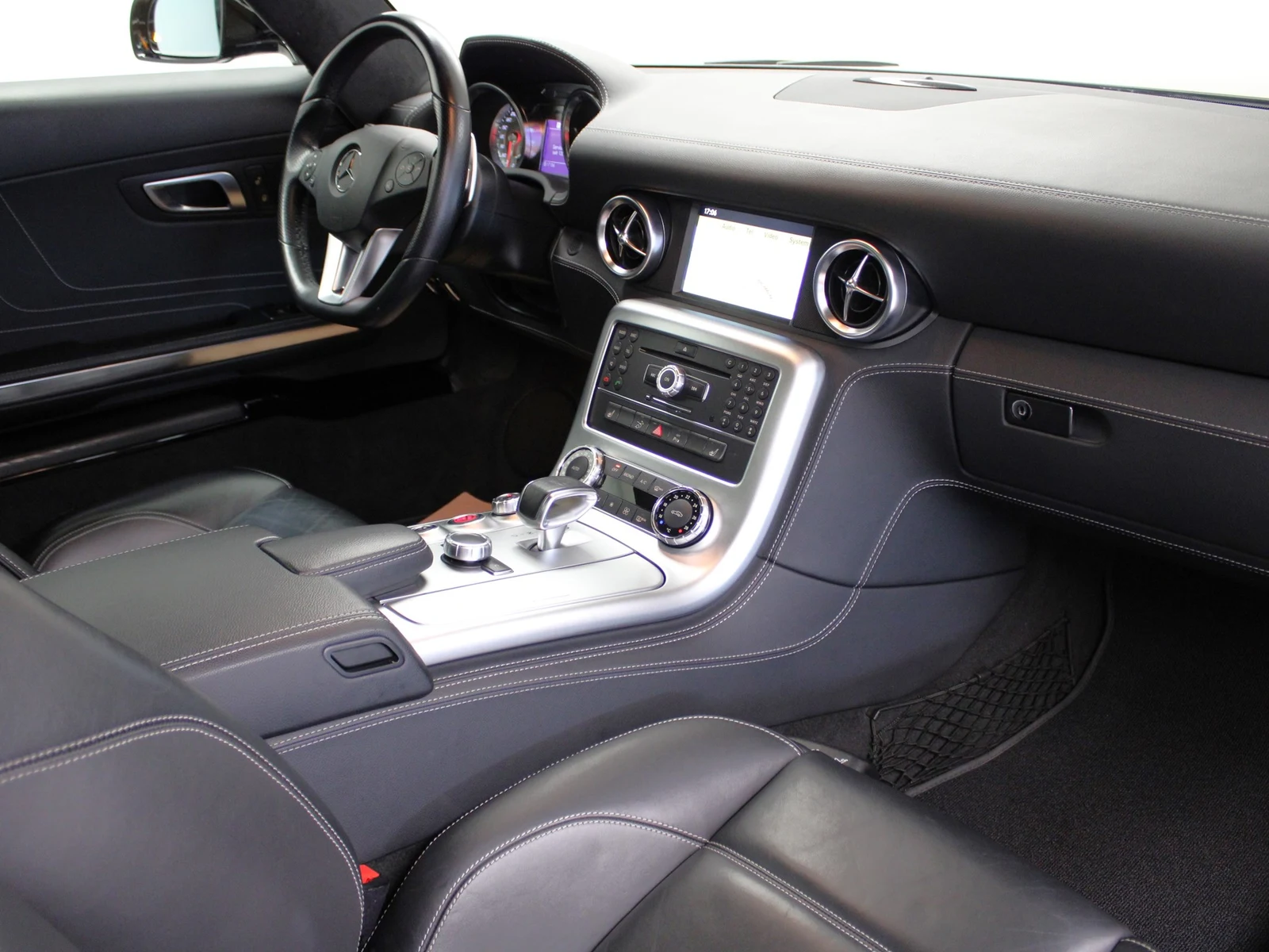 Mercedes-AMG SLS, 6/8