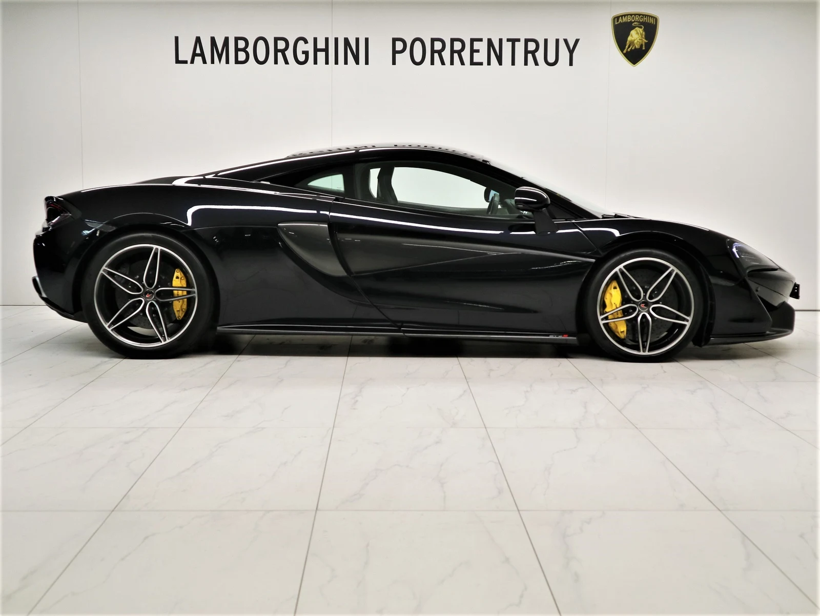 McLaren 570S, 2/6