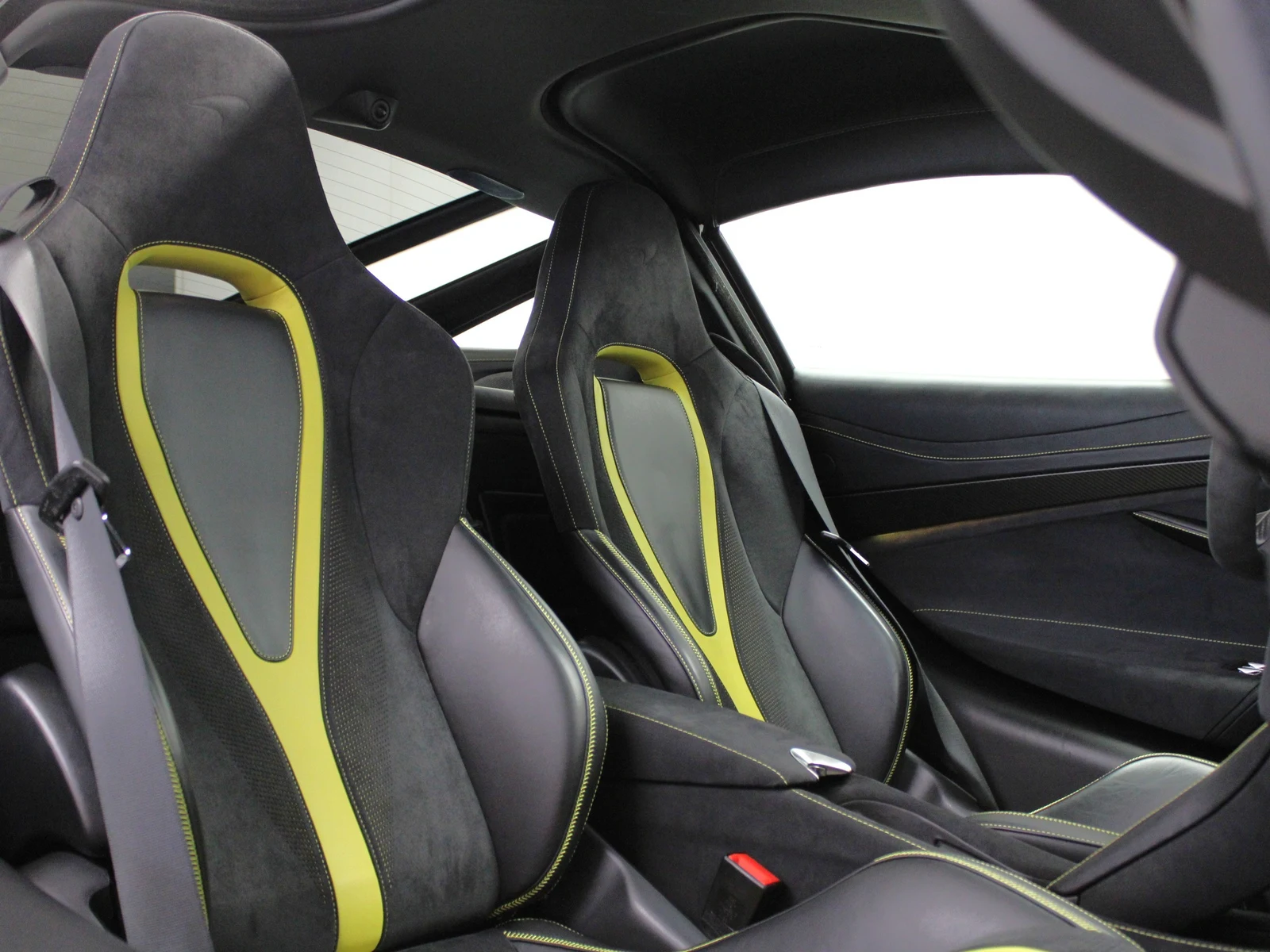 McLaren 720S, 6/8