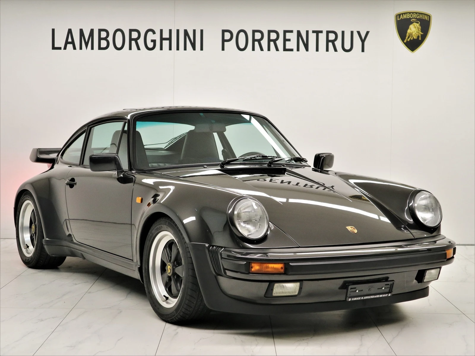 Anthracite gray Porsche 911 Turbo 3.3 (930), full front three-quarter view