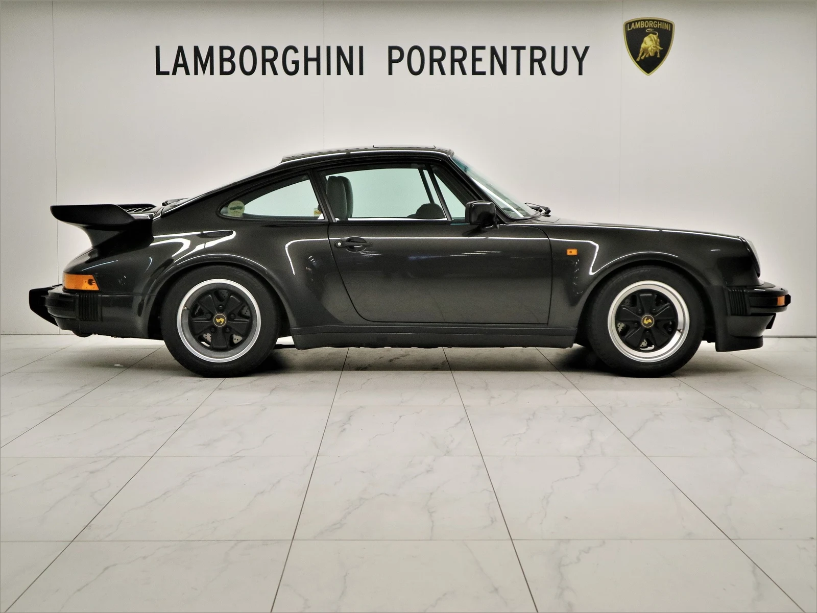 Porsche 911 Turbo 3.3 (930), 2/8