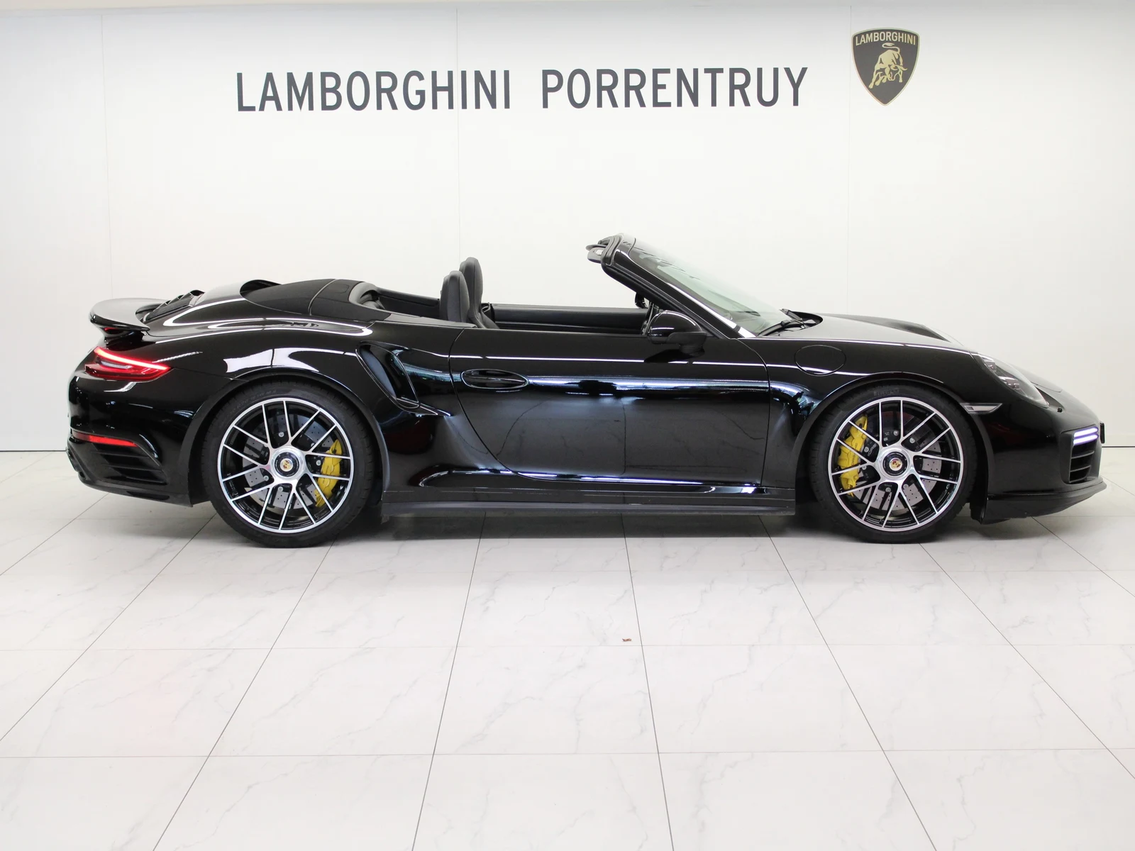 Porsche 911 Turbo S Cabriolet (991), 2/8