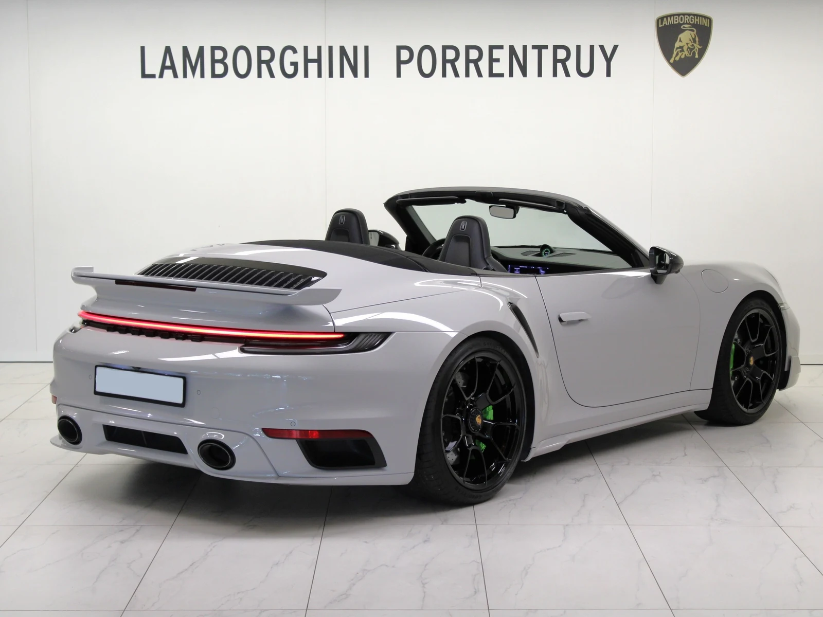 Porsche 911 Turbo S Cabriolet (992), 3/8