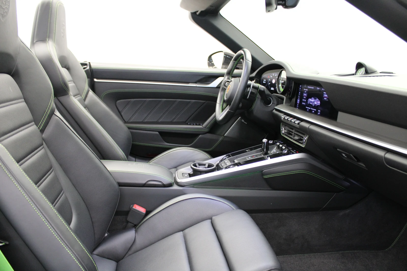 Porsche 911 Turbo S Cabriolet (992), 7/8