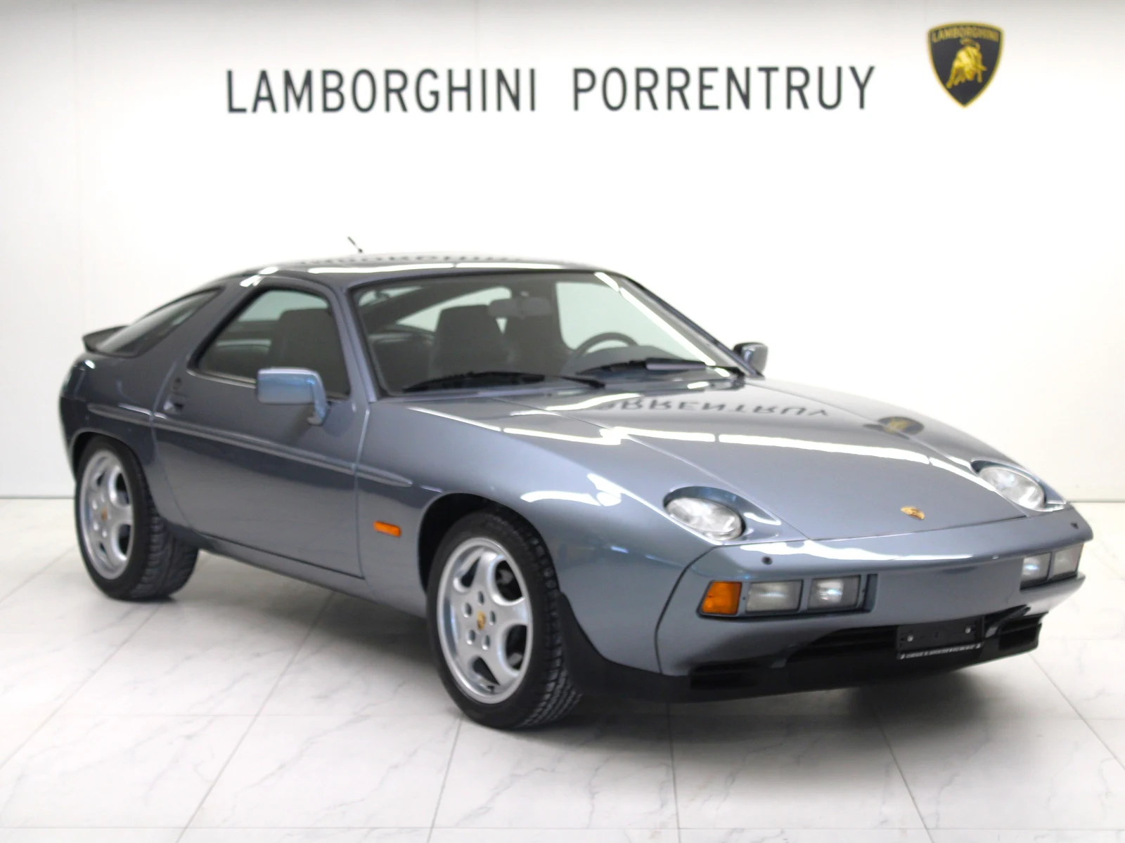 Blue Porsche 928 S, full front three-quarter view