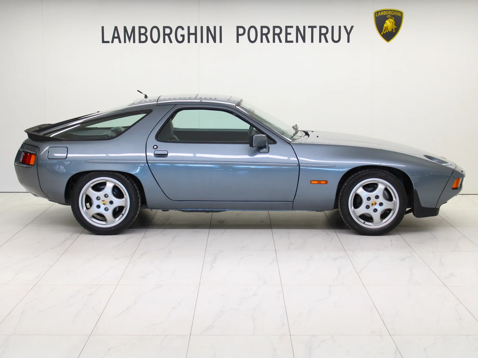 Porsche 928 S, 2/7