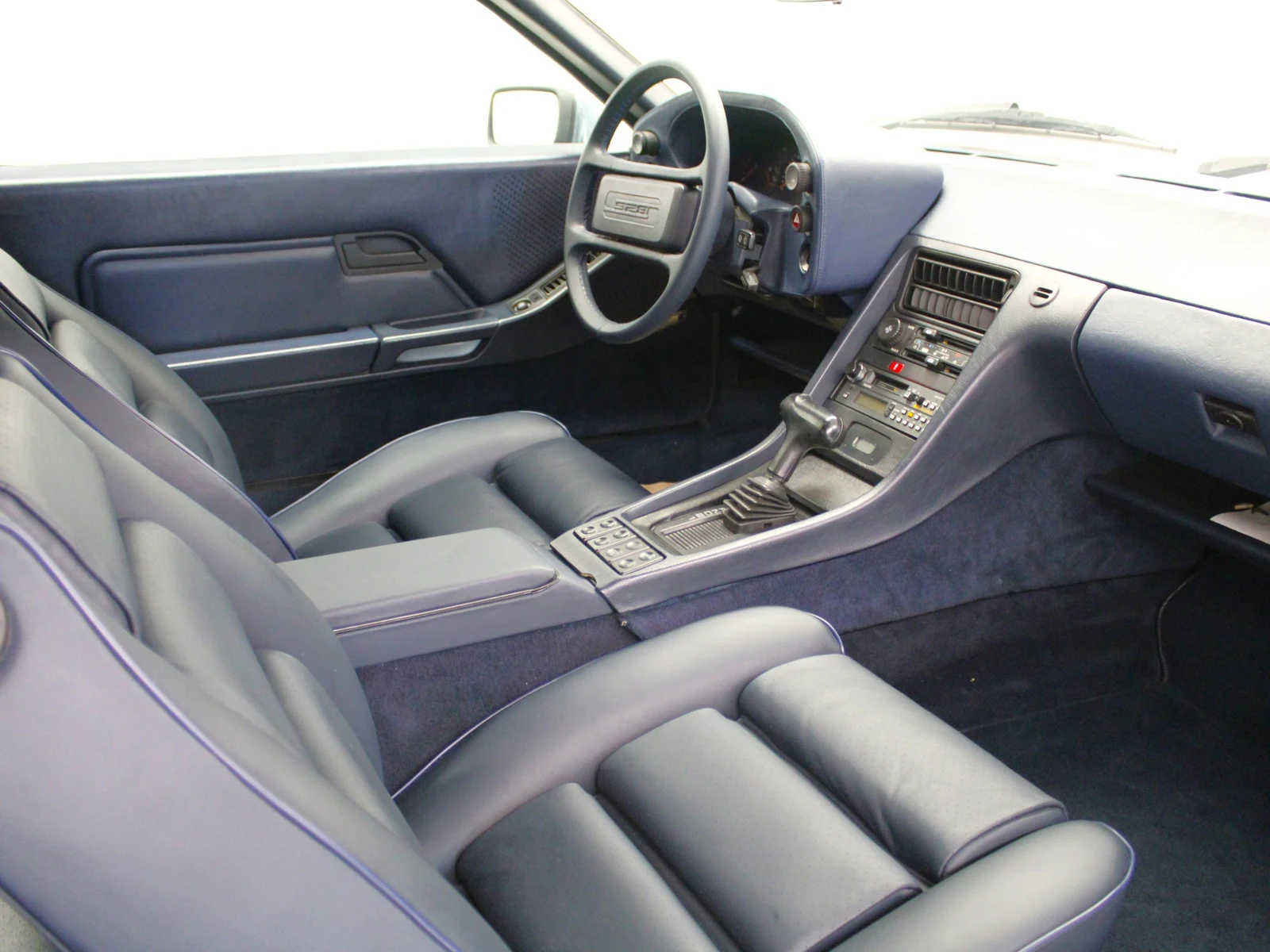 Porsche 928 S, 6/7
