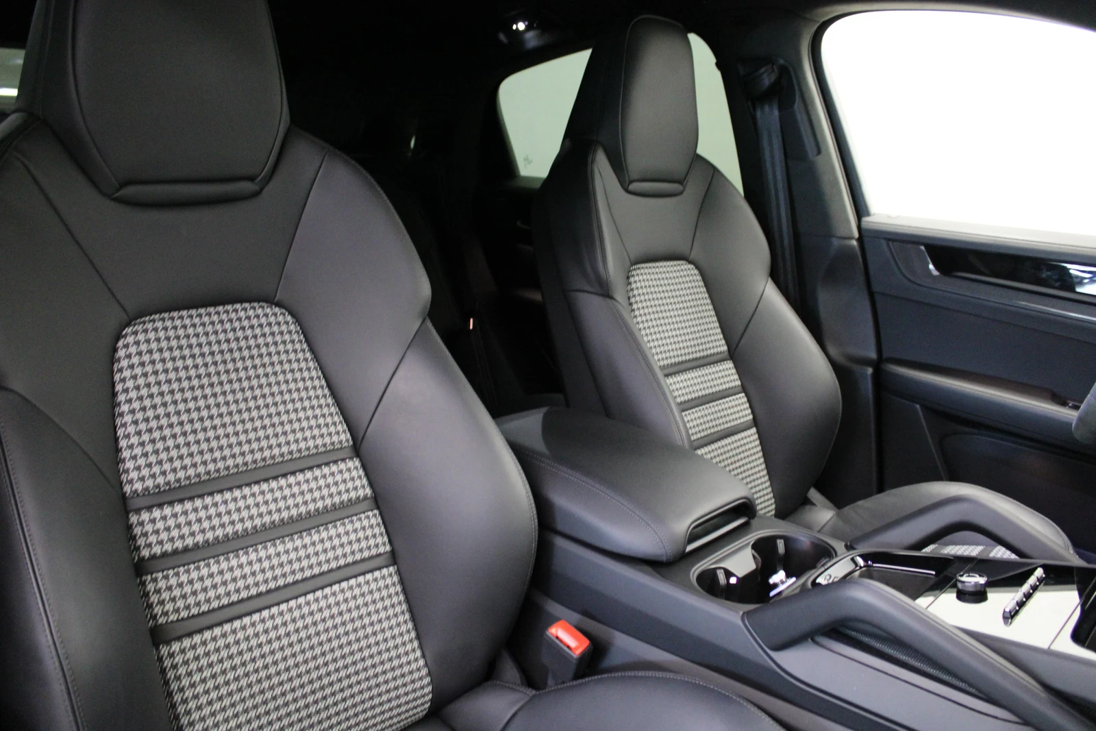 Porsche Cayenne GTS Coupé, 6/8