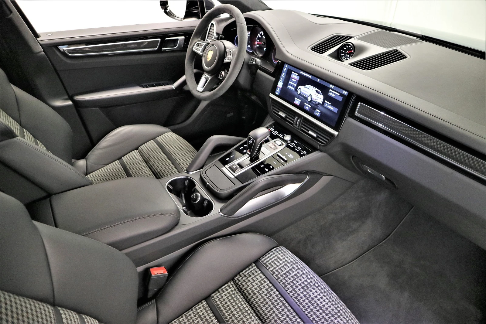 Porsche Cayenne Turbo Coupé, 7/9