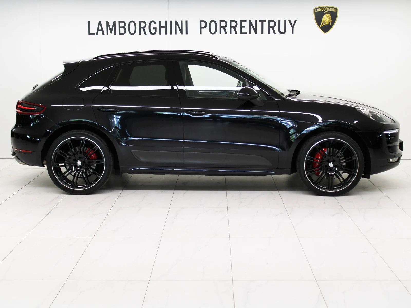 Porsche Macan Turbo, 2/7