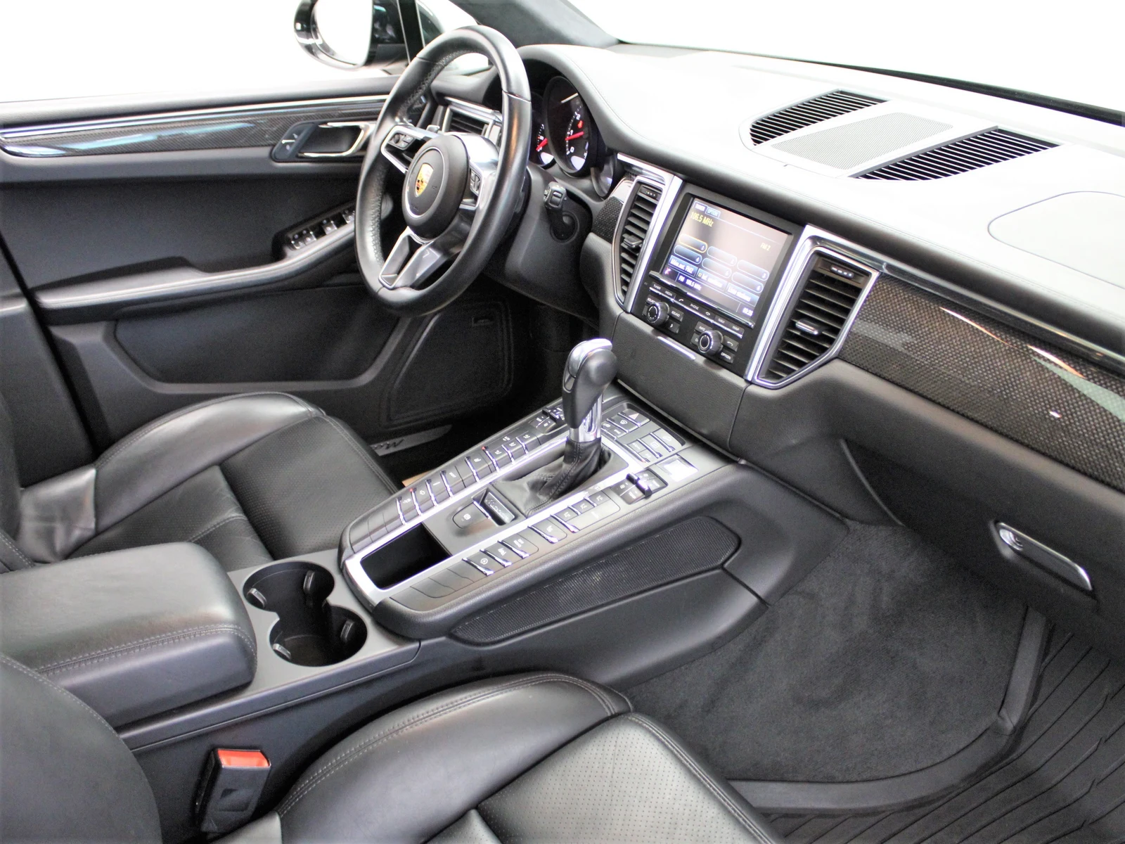 Porsche Macan Turbo, 4/7