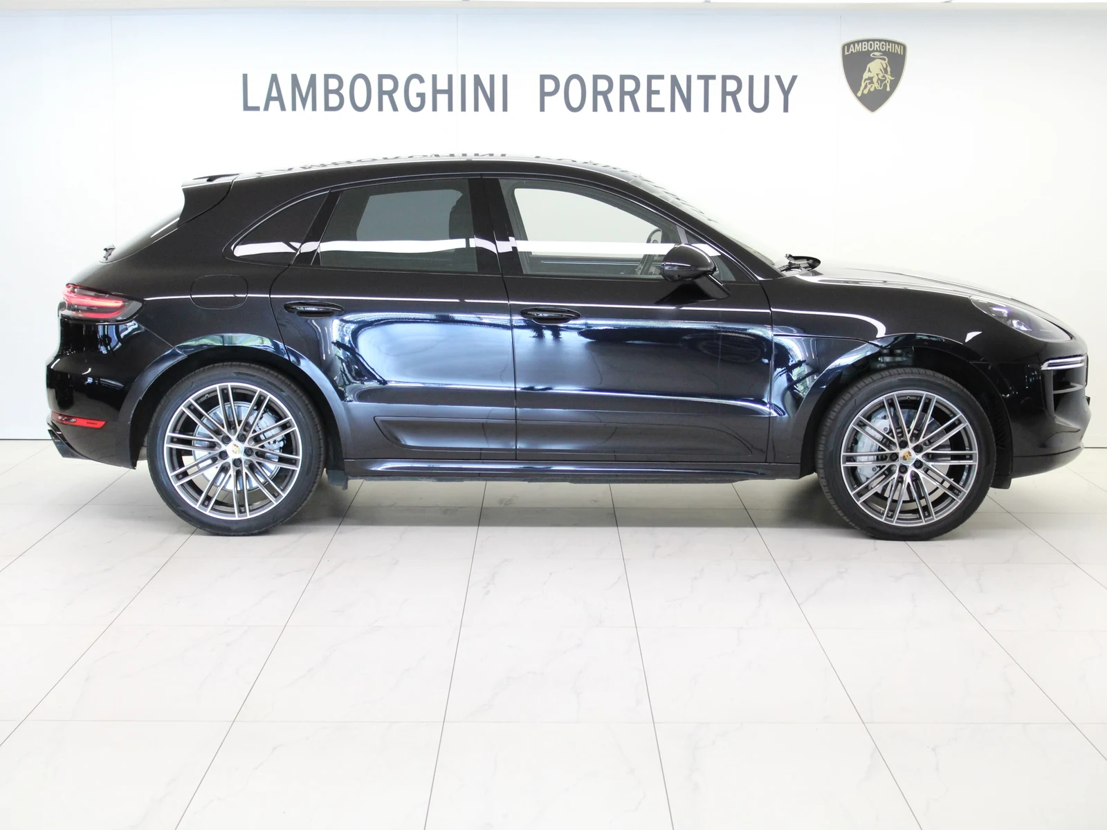 Porsche Macan Turbo, 2/7