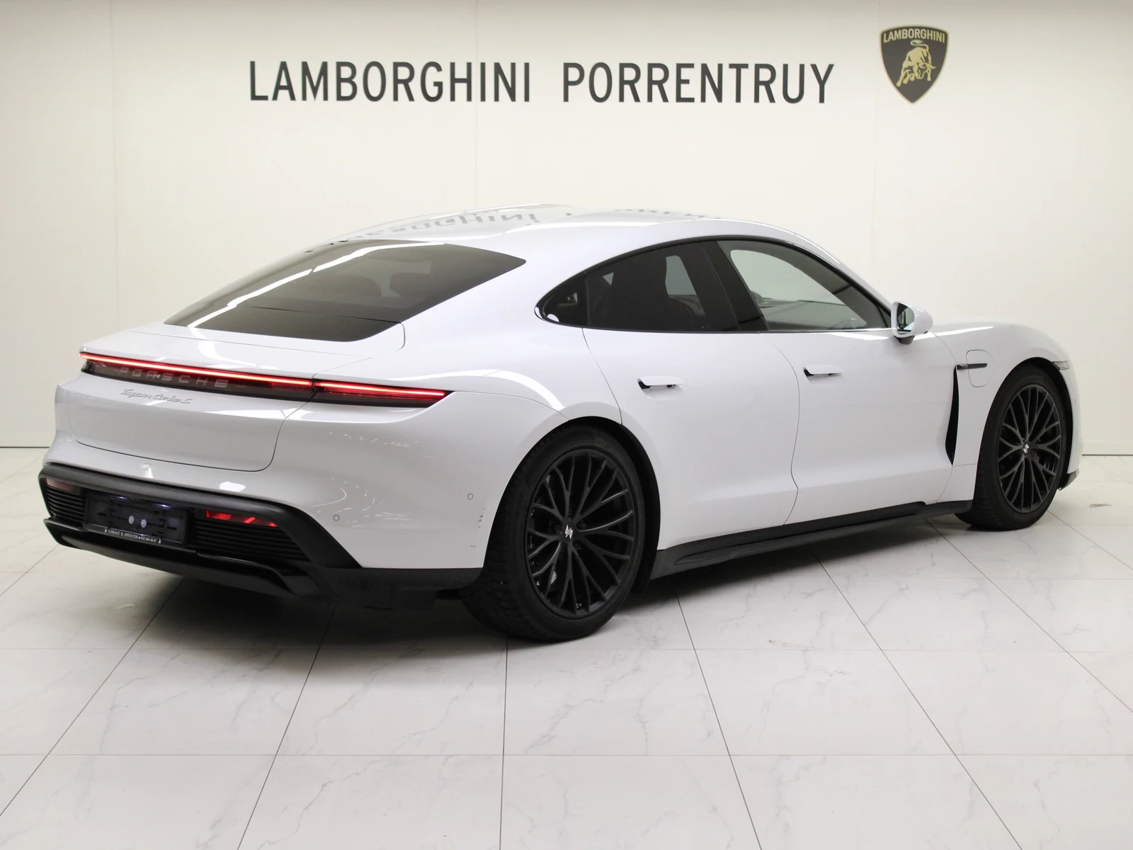 Porsche Taycan Turbo S, 4/9