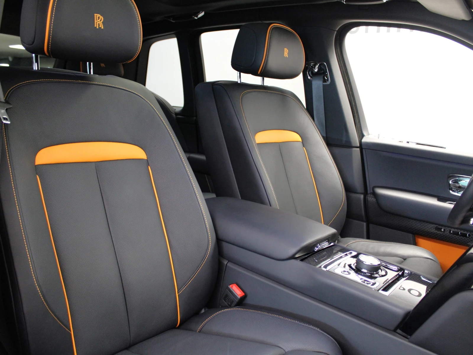 Rolls-Royce Cullinan Black Badge, 8/10