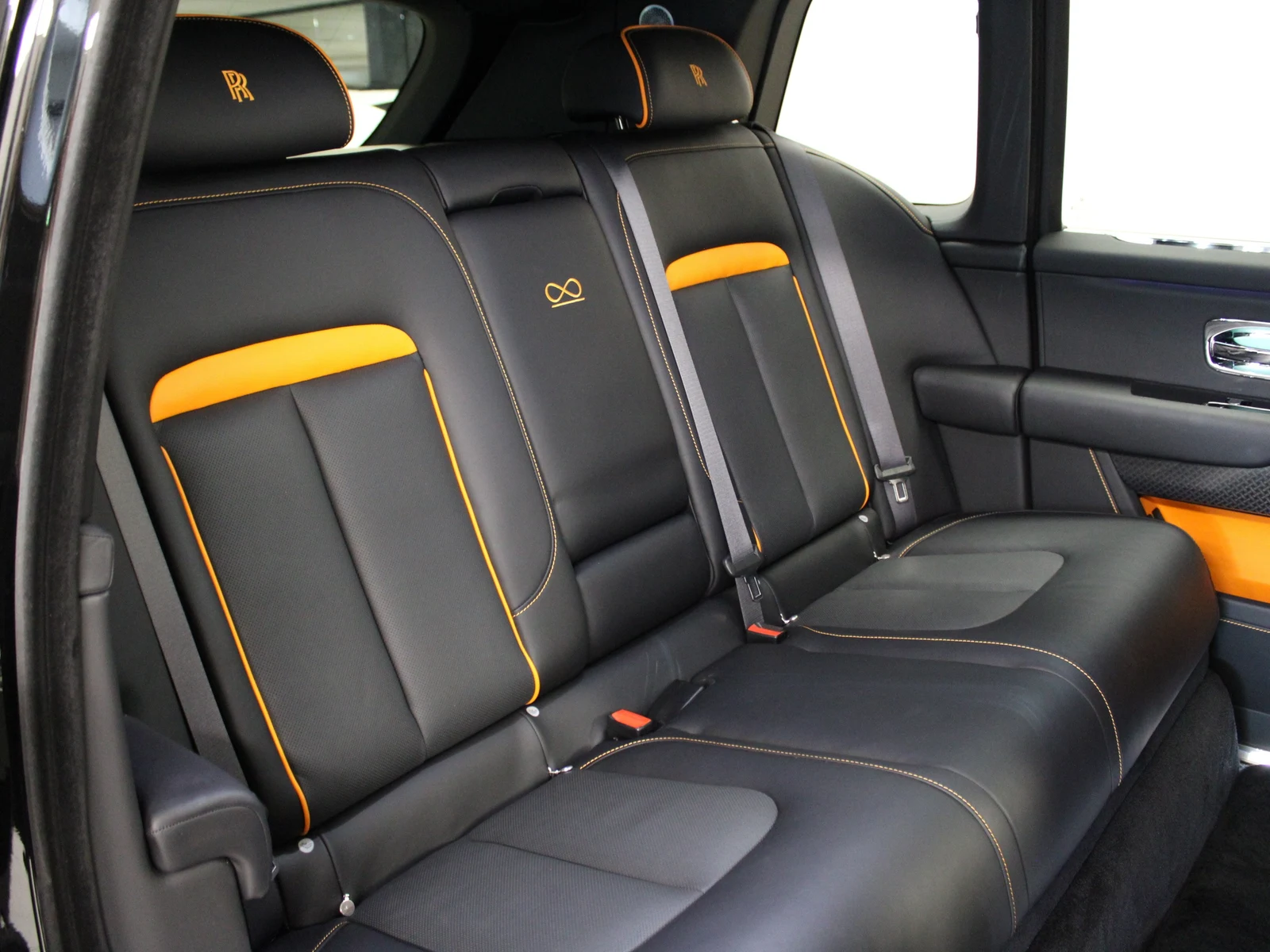 Rolls-Royce Cullinan Black Badge, 9/10
