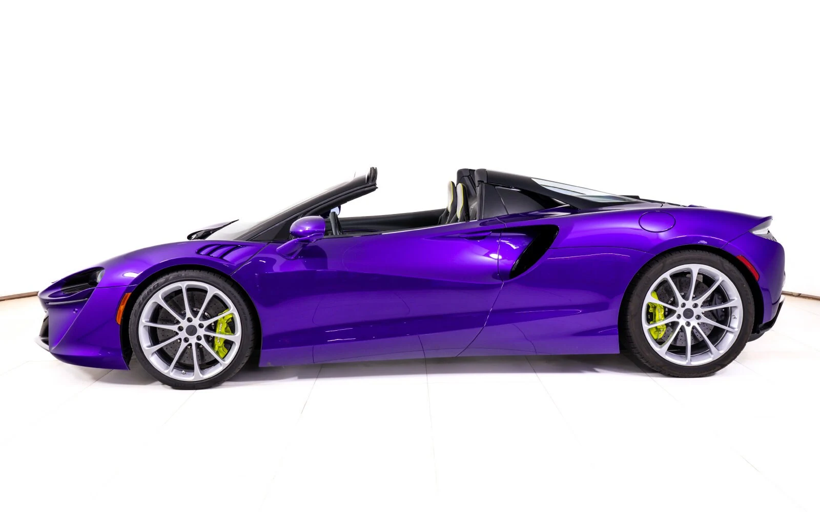 2025 McLaren Artura Spider Vision, 2/26