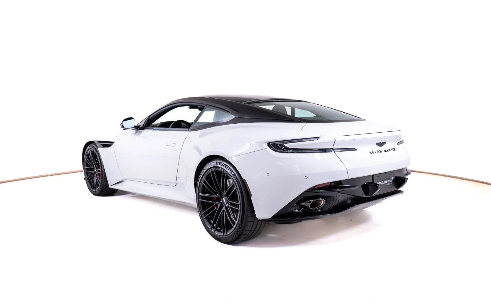 2025 Aston Martin DB12 Coupé, 3/26