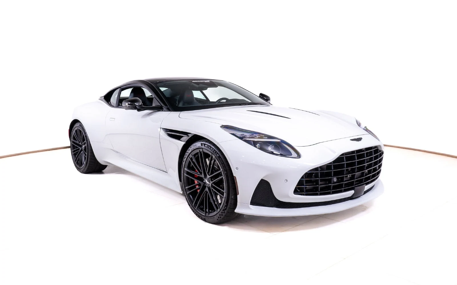 2025 Aston Martin DB12 Coupé, 7/26