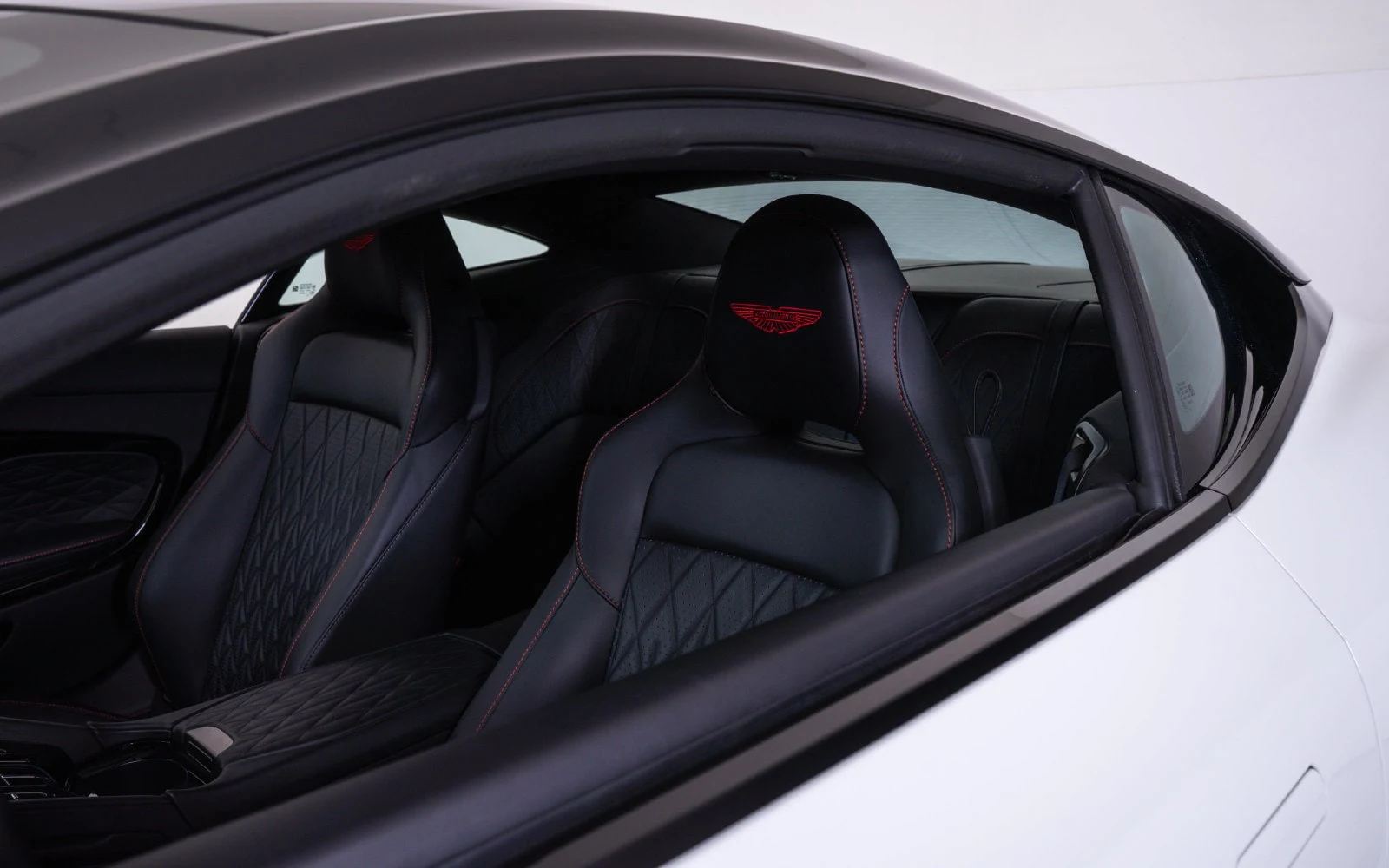 2025 Aston Martin DB12 Coupé, 12/26