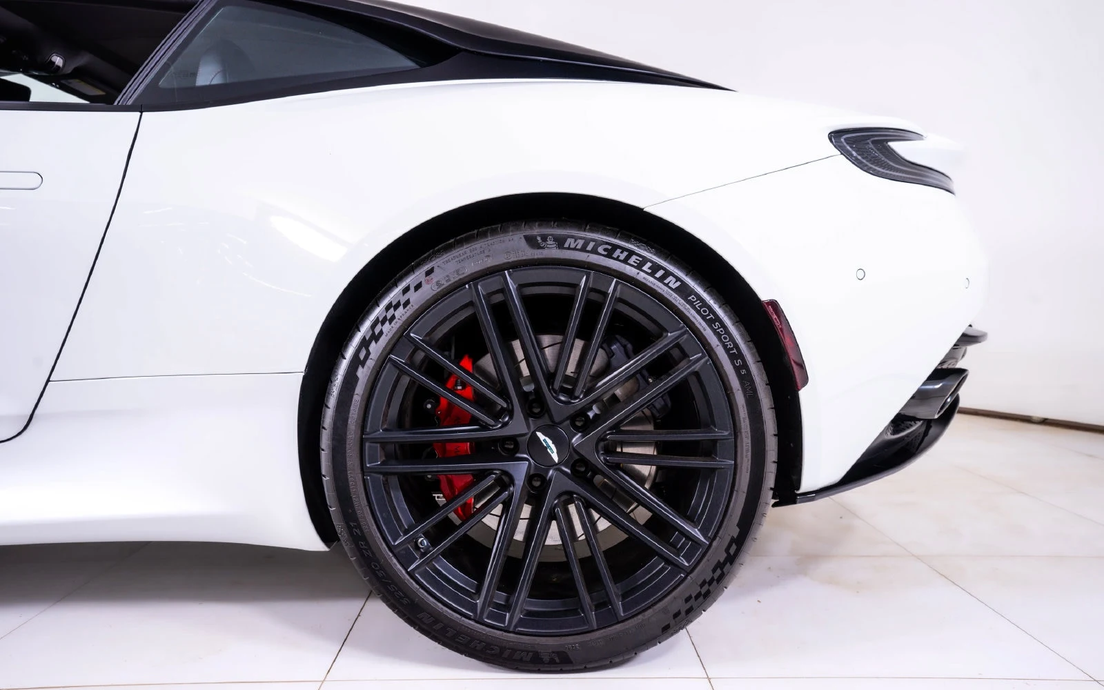 2025 Aston Martin DB12 Coupé, 17/26