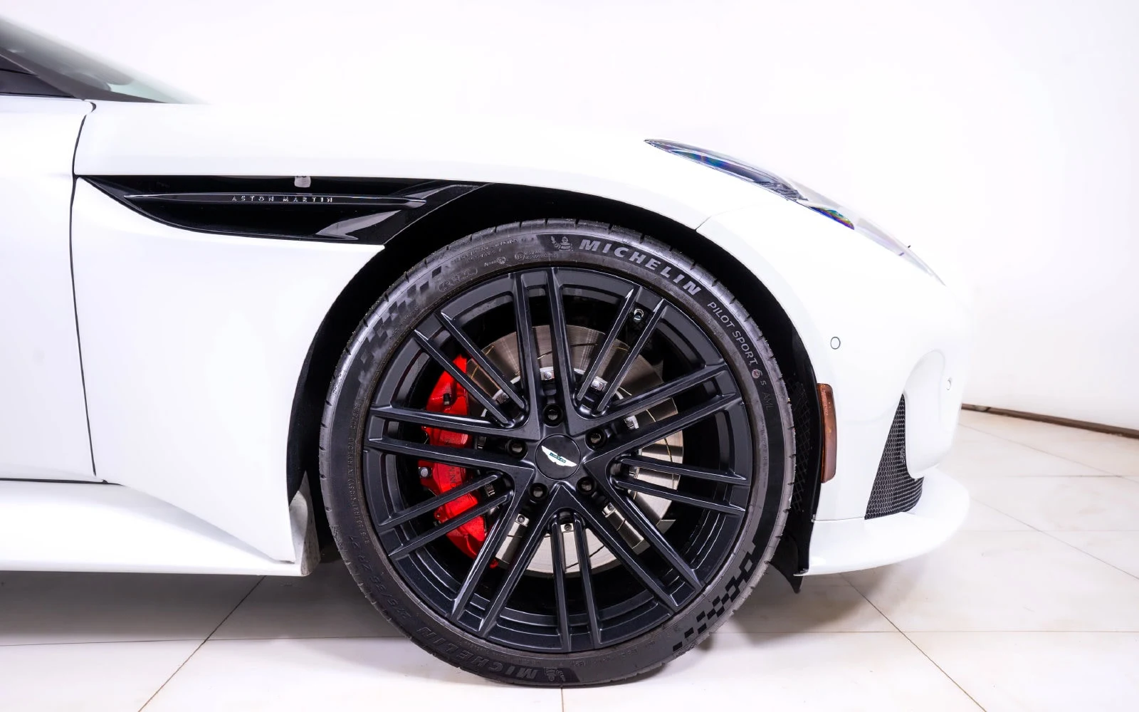 2025 Aston Martin DB12 Coupé, 19/26
