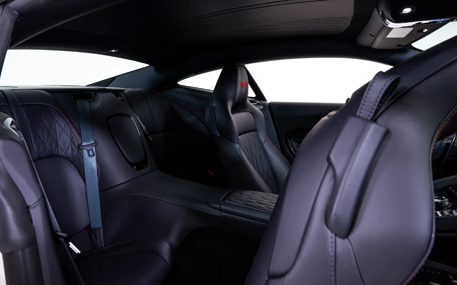 2025 Aston Martin DB12 Coupé, 25/26