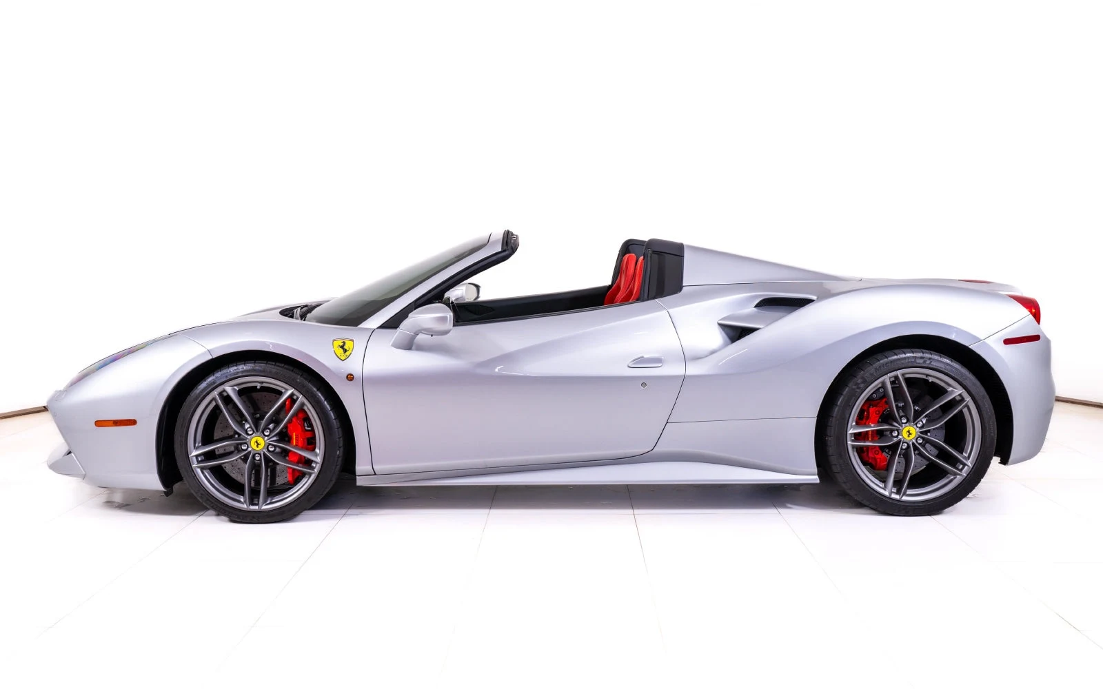 2019 Ferrari 488 Spider, 2/26