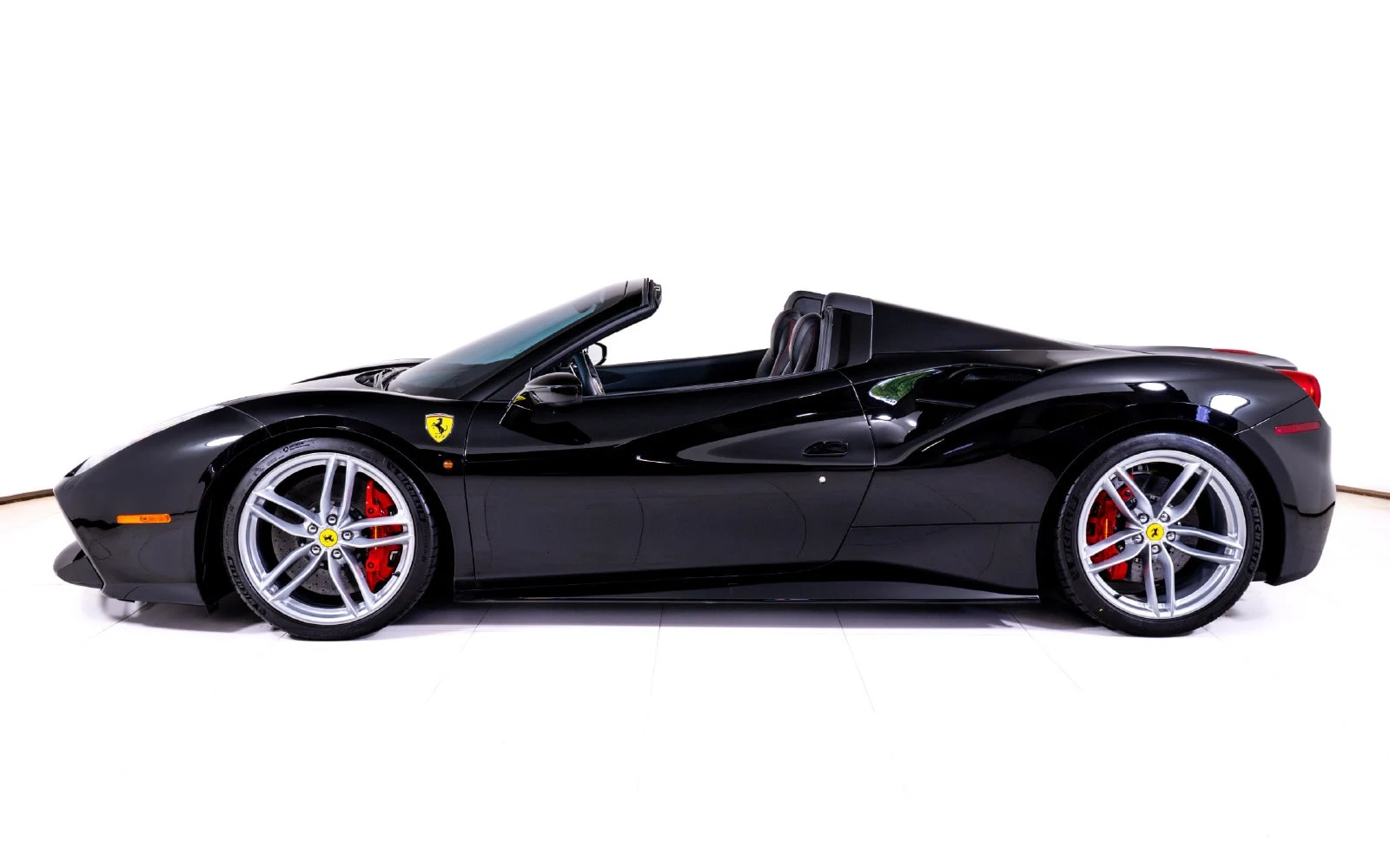 2018 Ferrari 488 Spider, 2/26