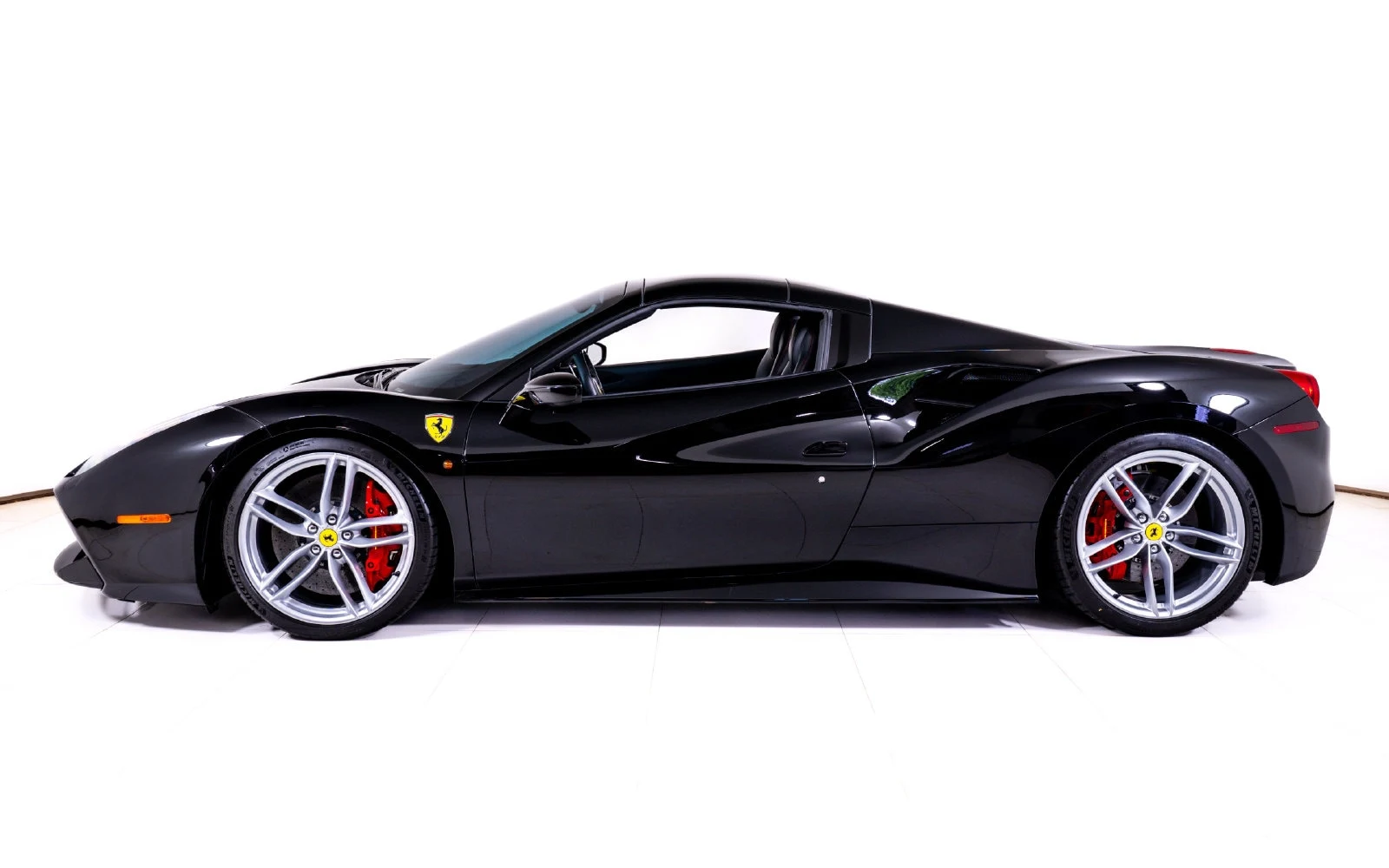 2018 Ferrari 488 Spider, 3/26