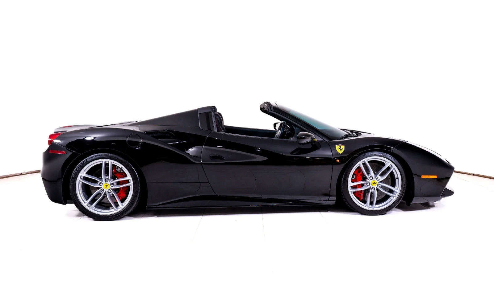 2018 Ferrari 488 Spider, 8/26