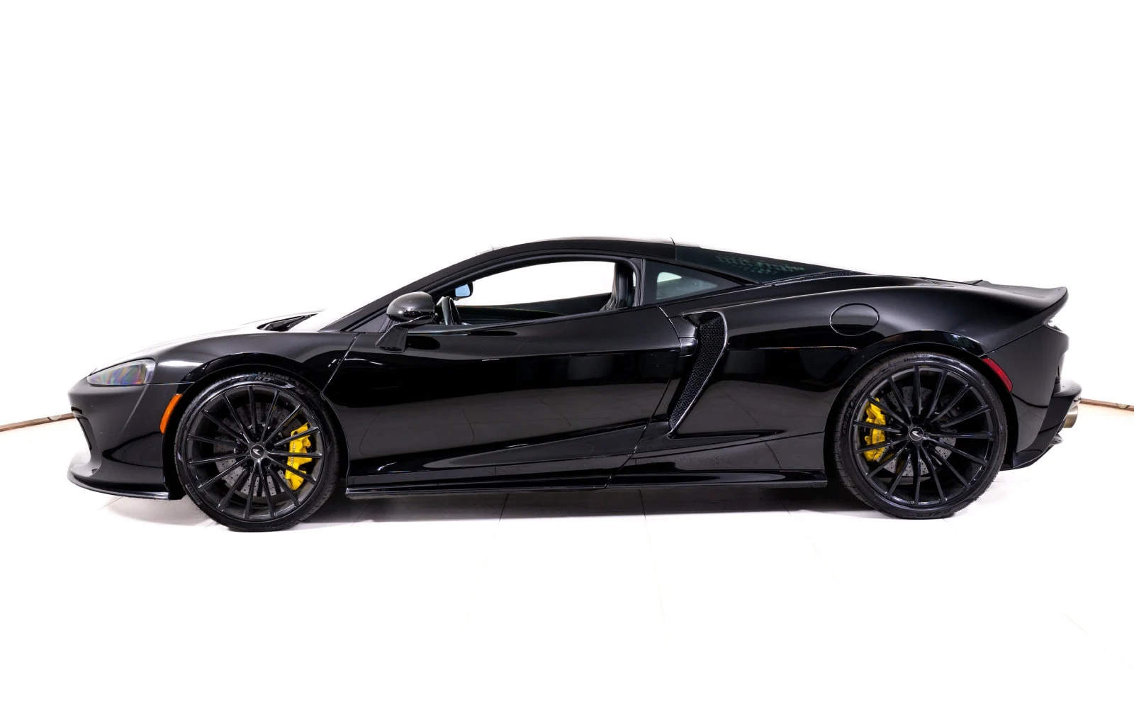 2022 McLaren GT, 2/26