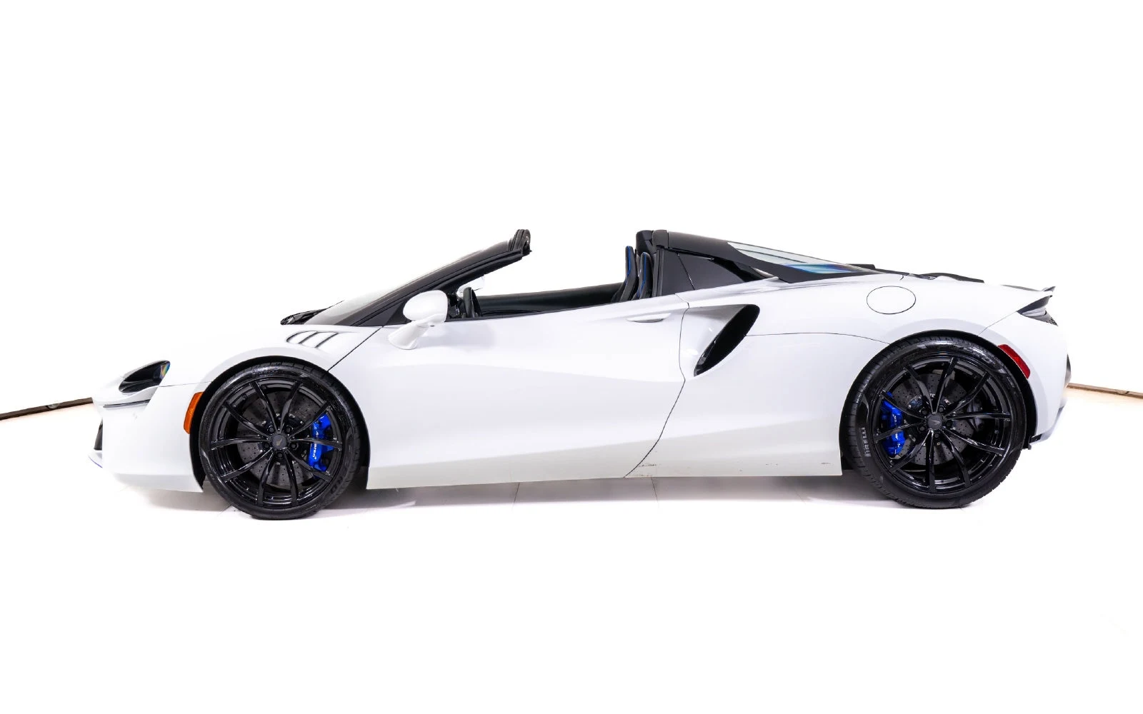 2025 McLaren Artura Spider Performance, 2/25