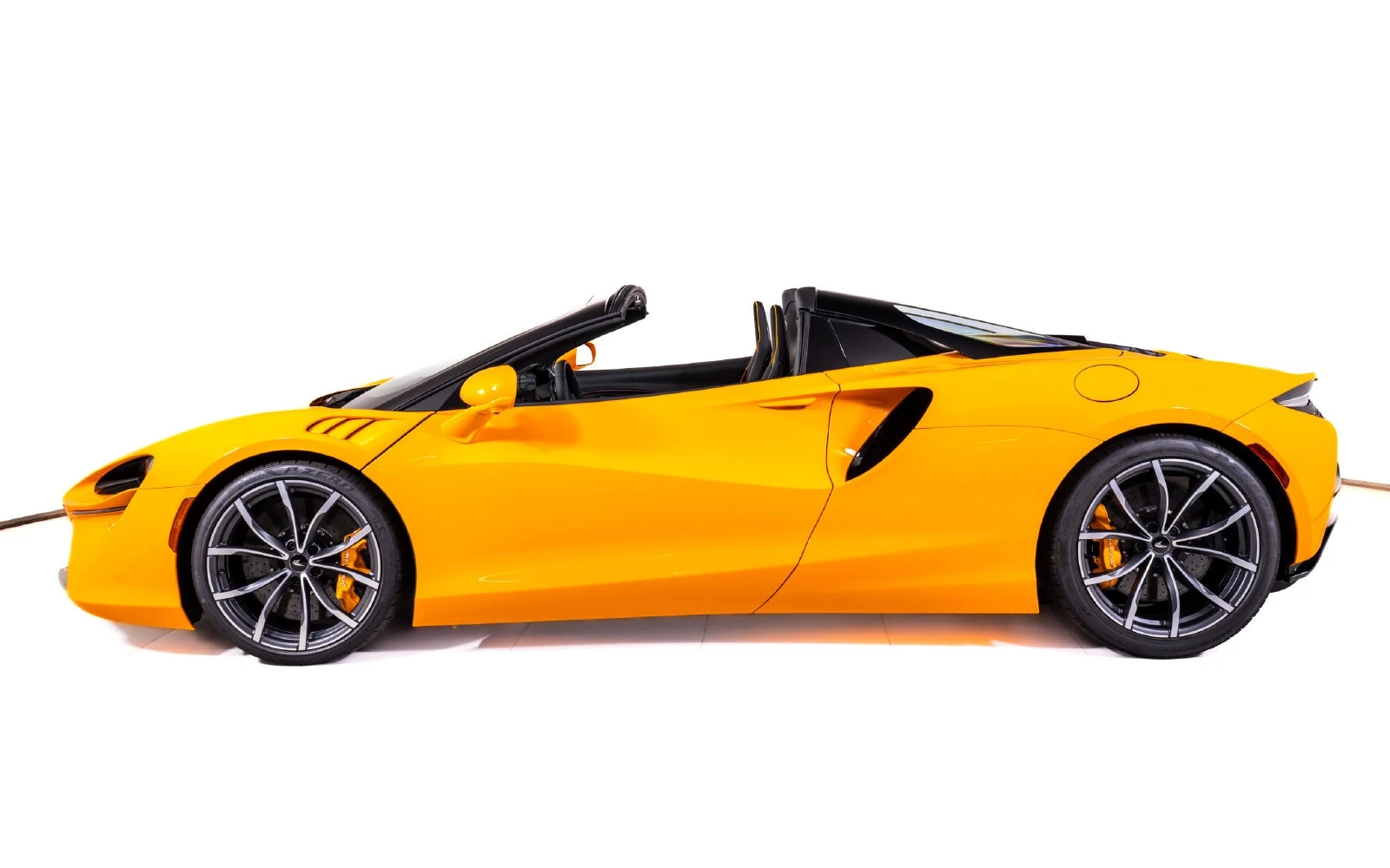 2027 McLaren Artura Spider, 2/25