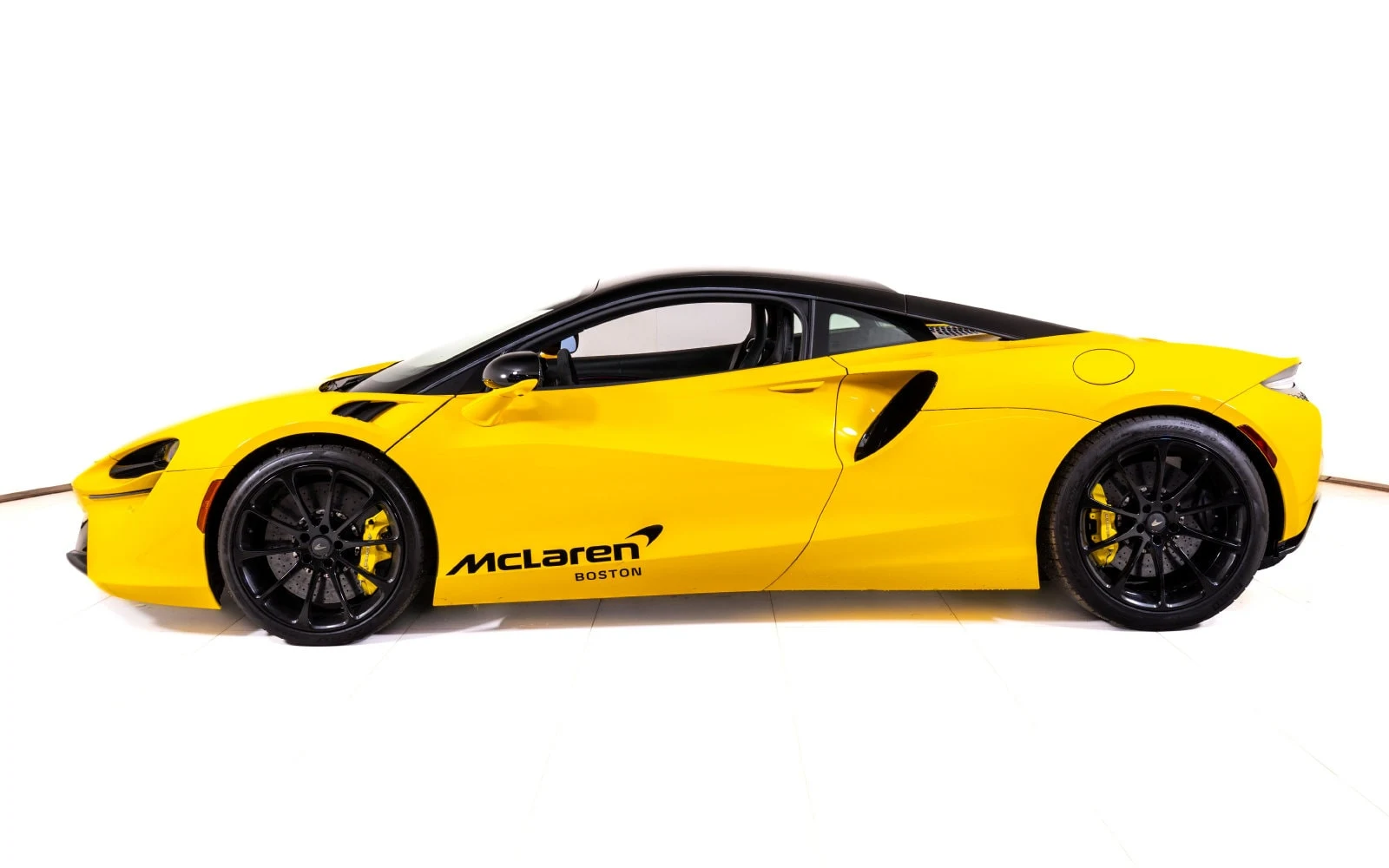 2025 McLaren Artura Performance, 2/24
