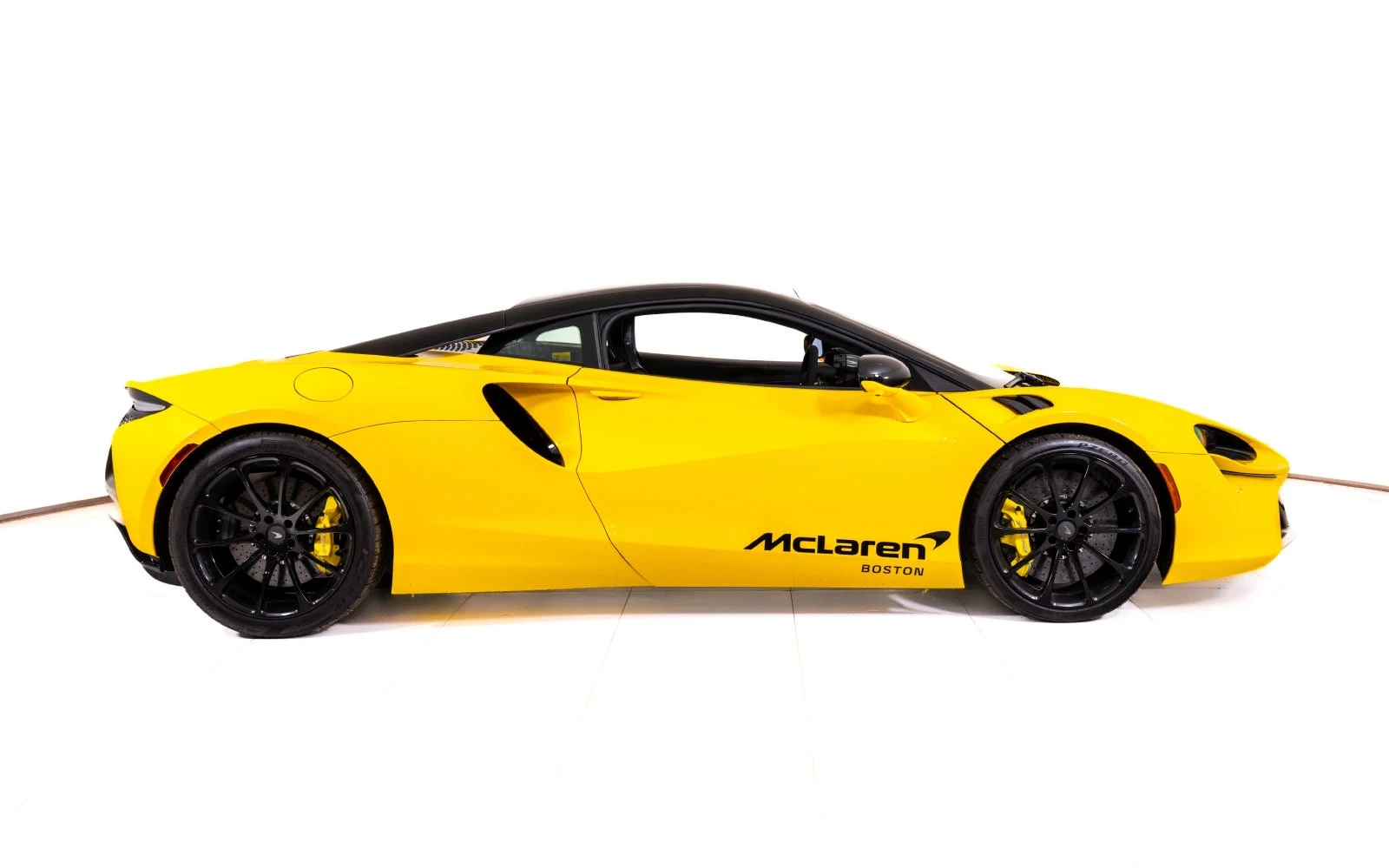 2025 McLaren Artura Performance, 6/24