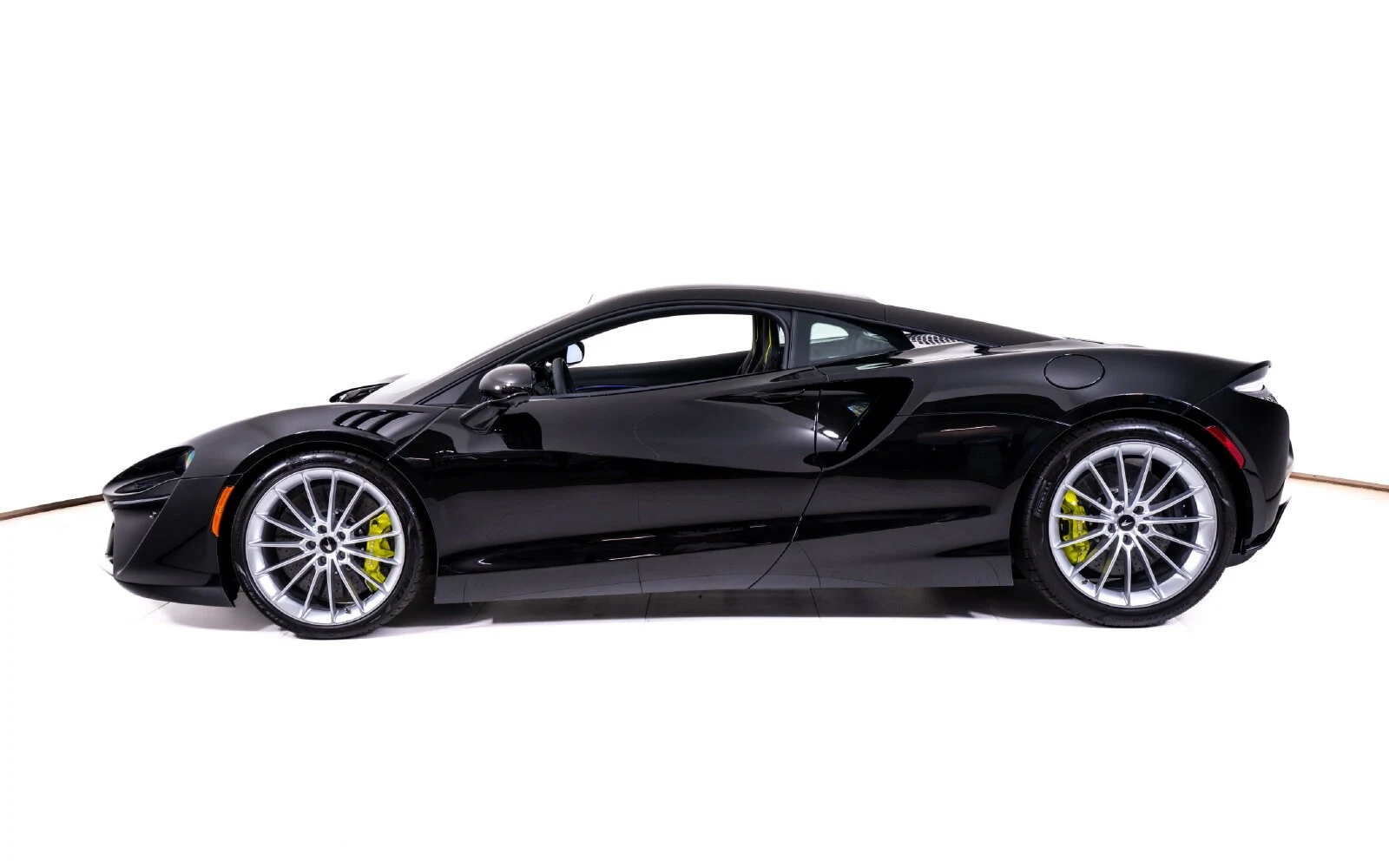 2027 McLaren Artura, 2/24