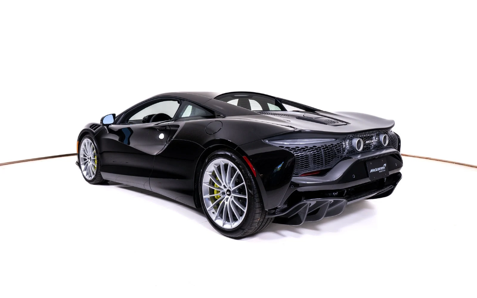 2027 McLaren Artura, 3/24