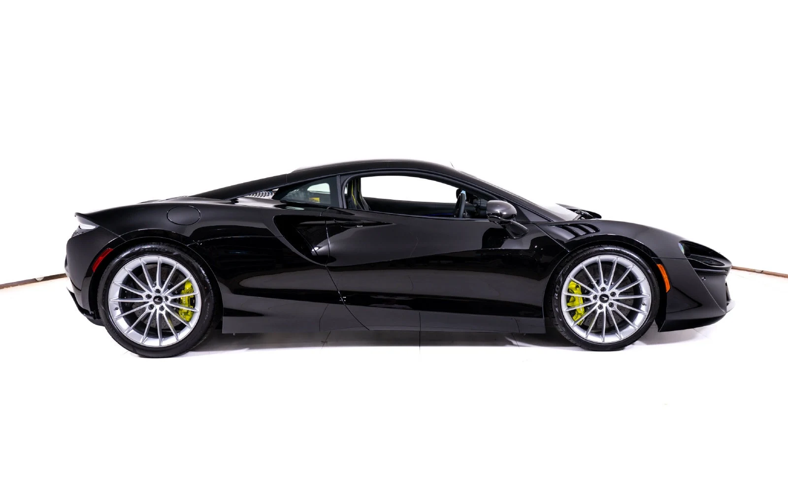 2027 McLaren Artura, 6/24