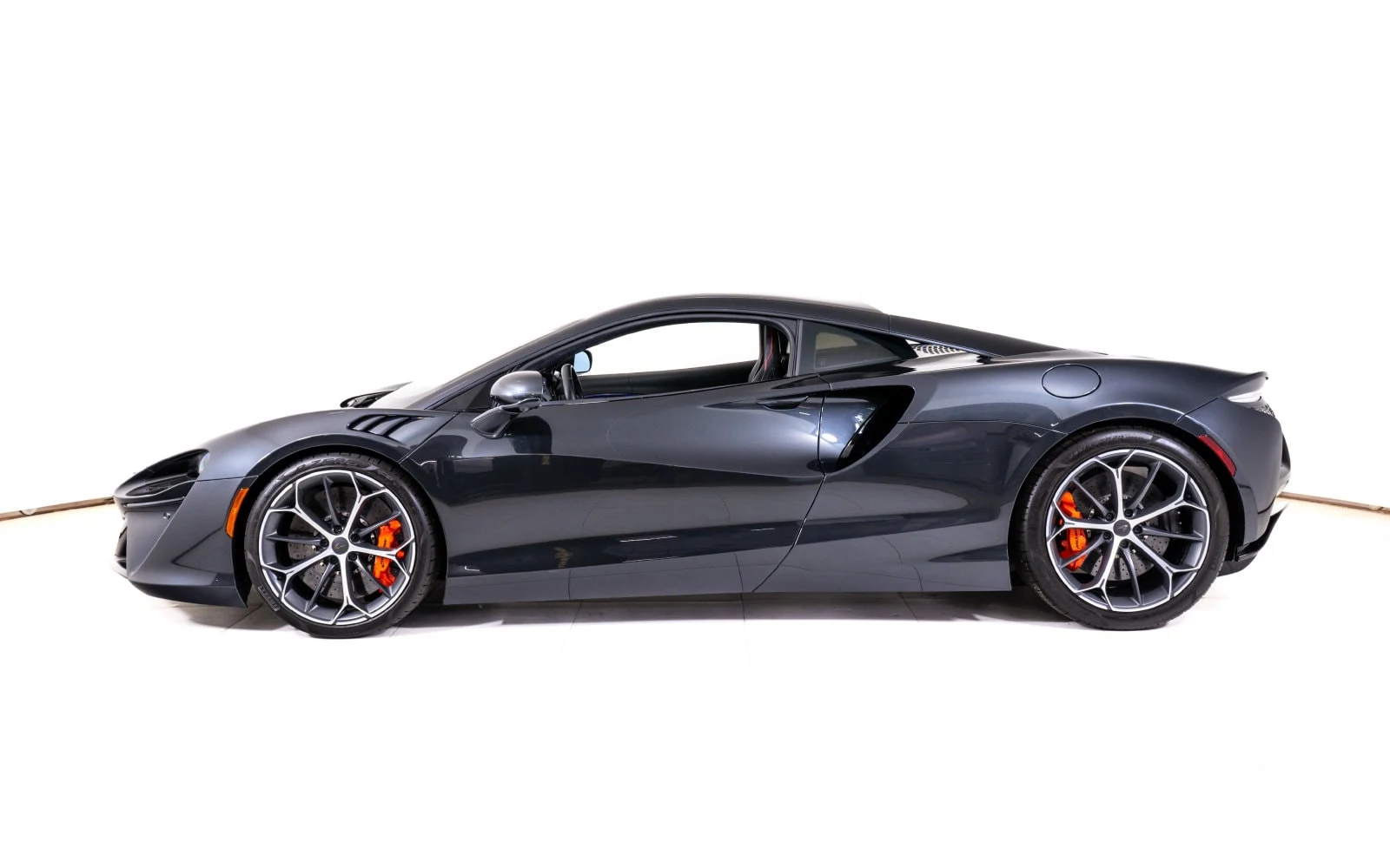 2025 McLaren Artura Performance, 2/24
