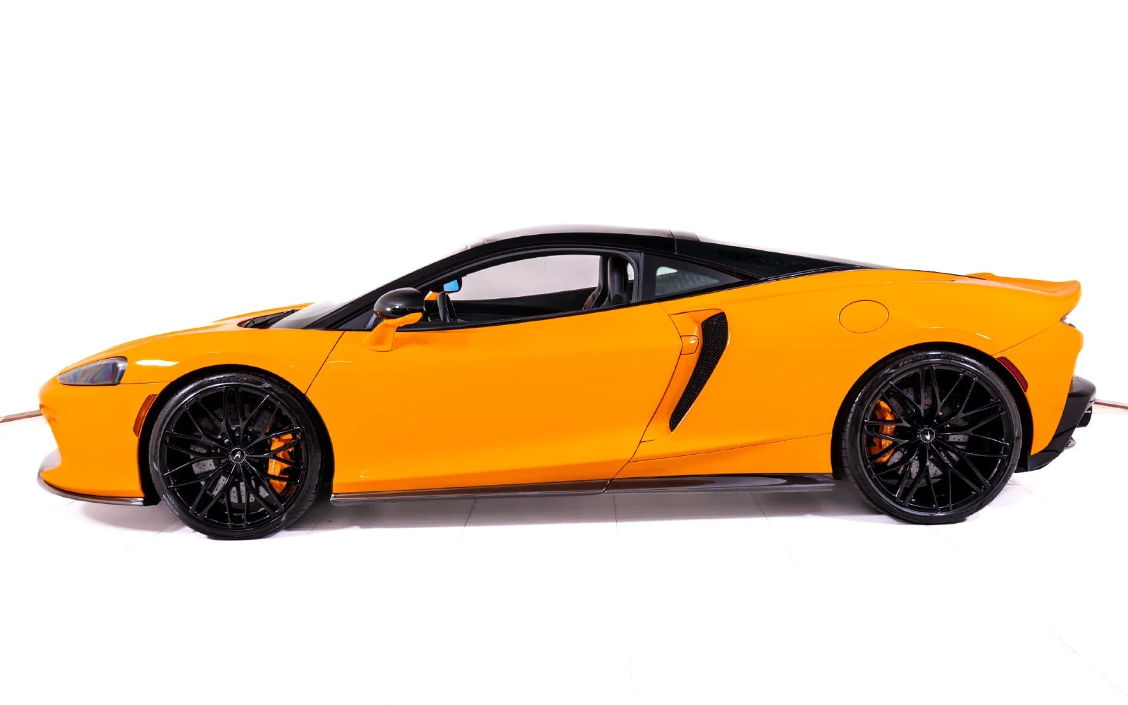 2023 McLaren GT, 2/24