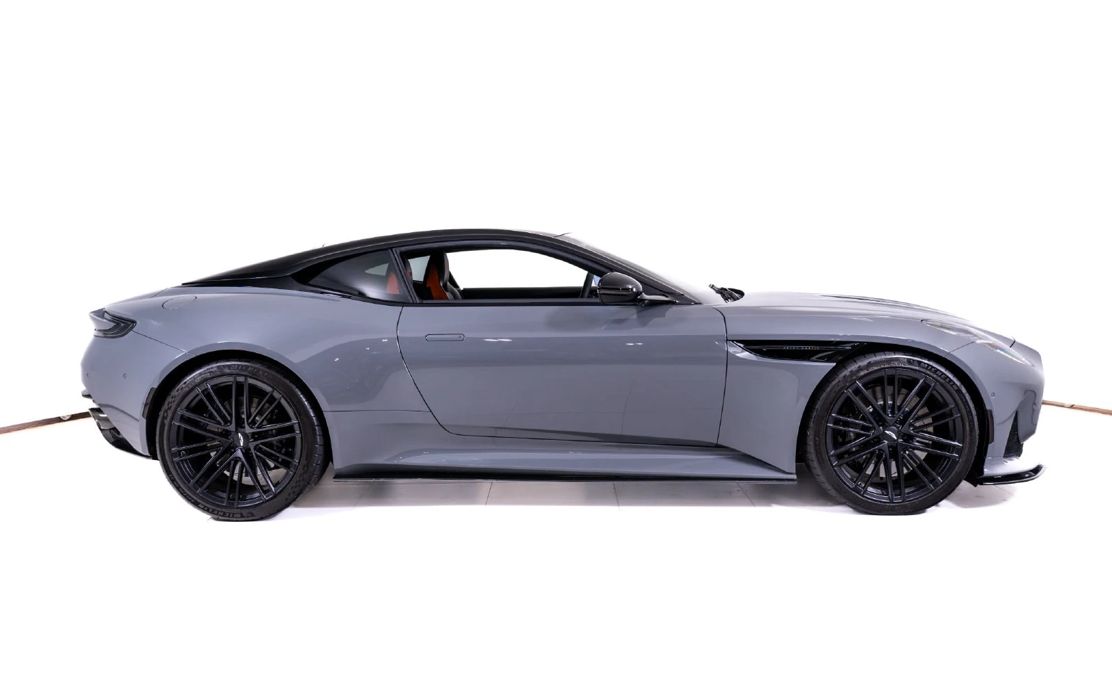 2025 Aston Martin DB12, 6/24
