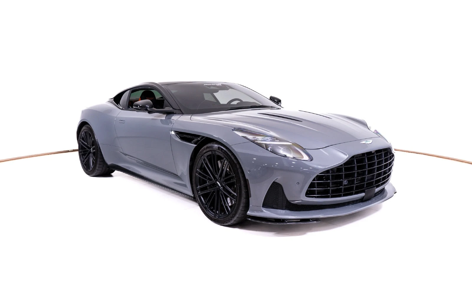 2025 Aston Martin DB12, 7/24
