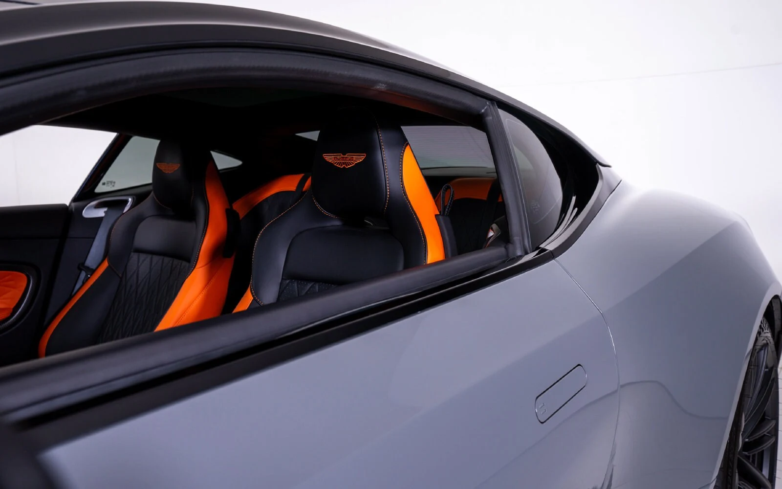 2025 Aston Martin DB12, 10/24