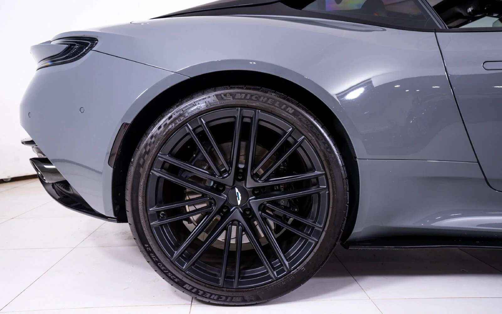 2025 Aston Martin DB12, 15/24